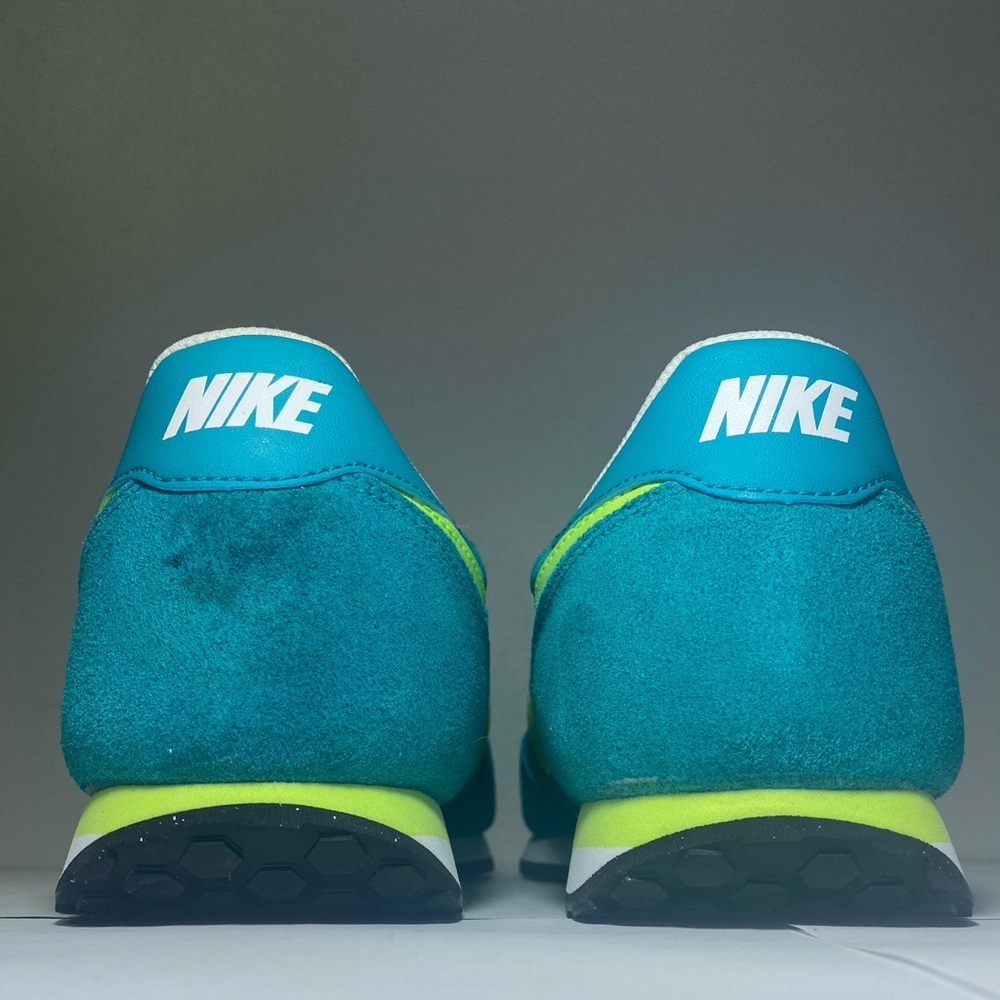 NIKE Genicco